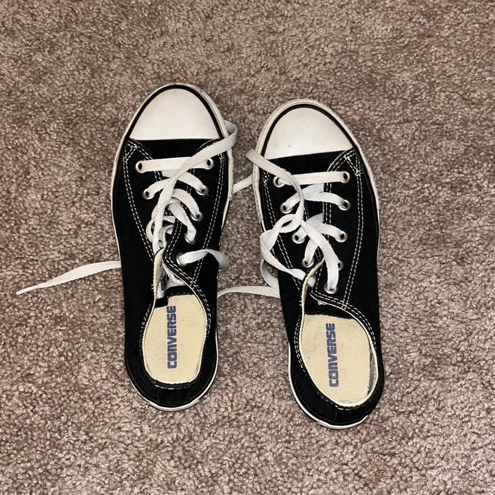 Black low top converse